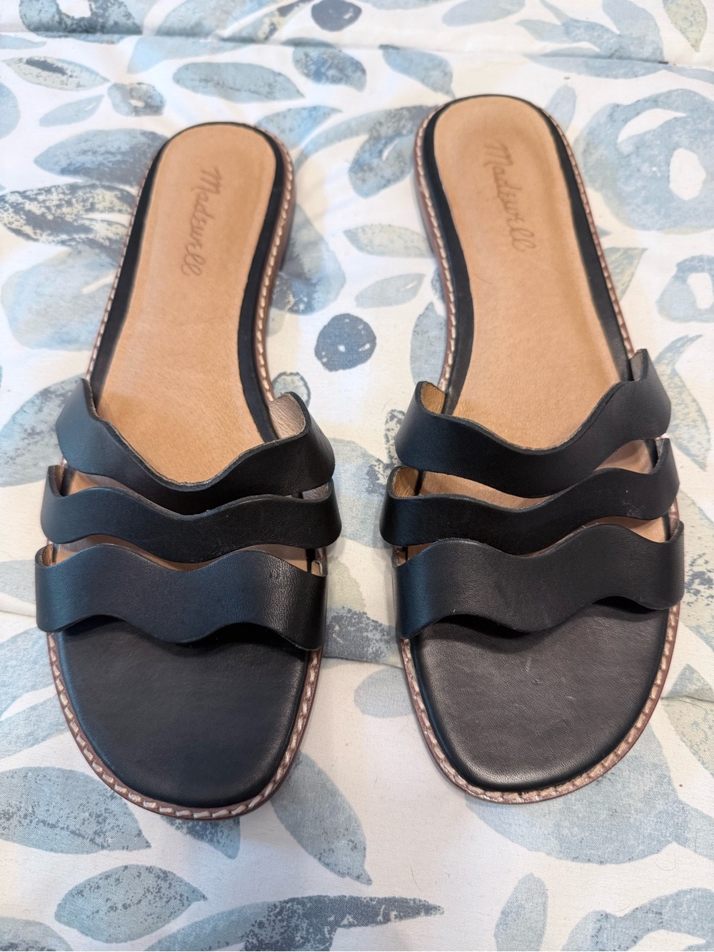Madewell Black Wavy-Strap Slide Sandals - Picture 3 of 4